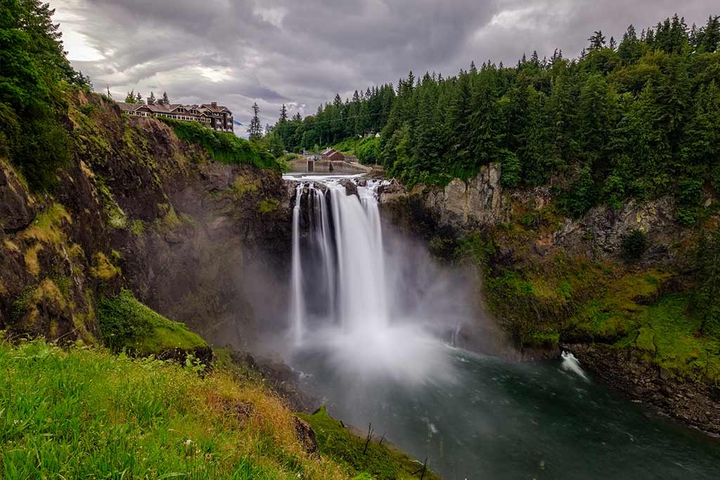 Drink in Washington’s wild beauty at Snoqualmie Falls. Credit: Oakie Dfazz